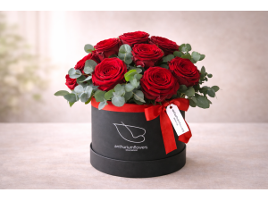 Aranjament floral cu 15 Trandafiri rosii